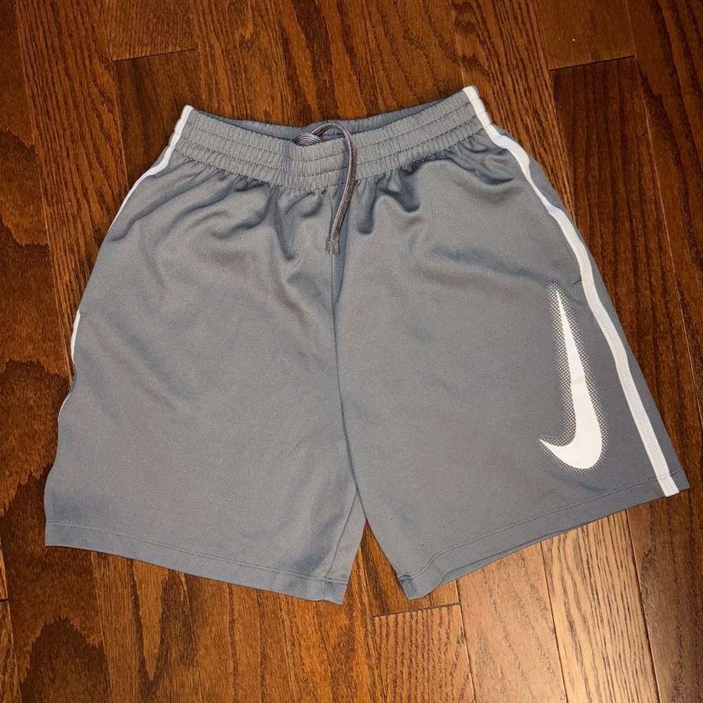 Nike Boys Charcoal Performance Shorts Sz 10